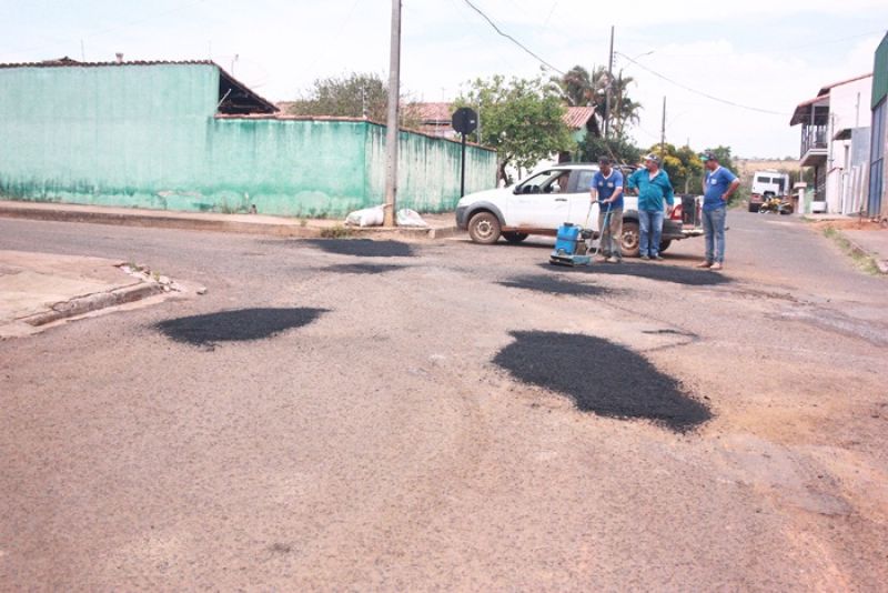 Prefeitura inicia operação tapa-buracos em ruas da cidade